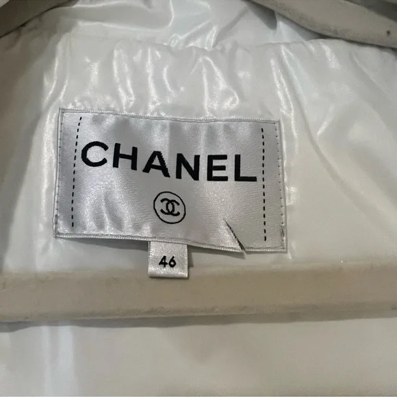 Chanel iridescent white puffer winter vest - Picture 6 of 7